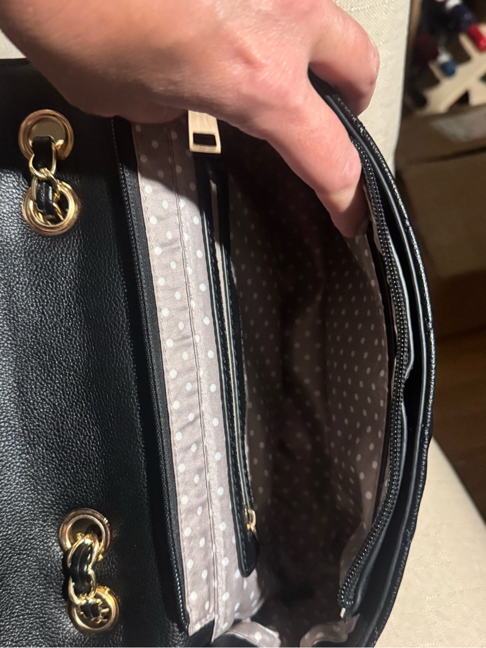 Ello Classy black Whitley Quilted Chain Shoulder Bag w/ Turn‑Lock Closure - Picture 6 of 9